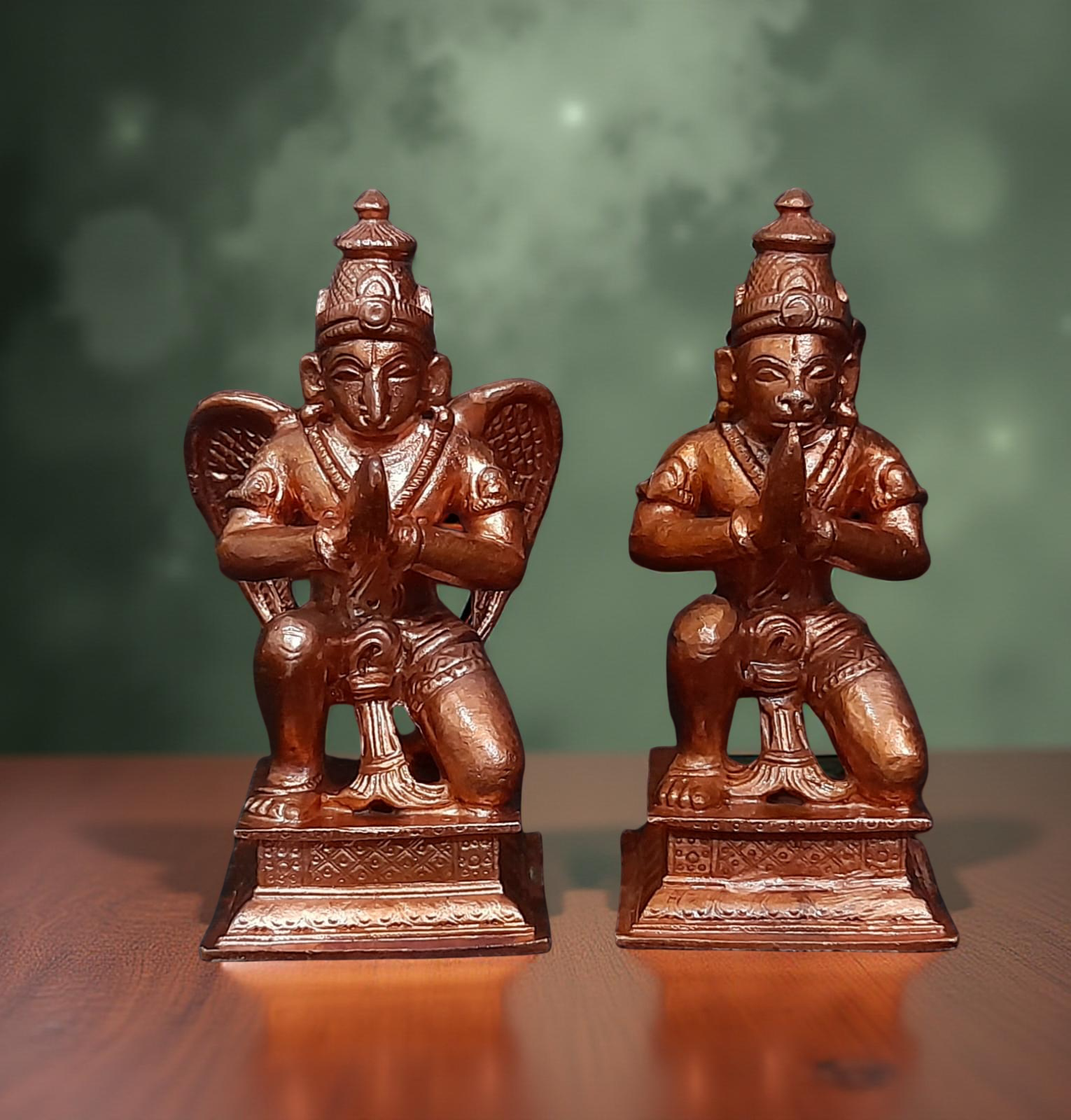 SEARCHERS PARADISE , Copper Handmade Sitting Garudar and Hanuman 4.3 inches 1.1 Kg, Pack of 1 Piece