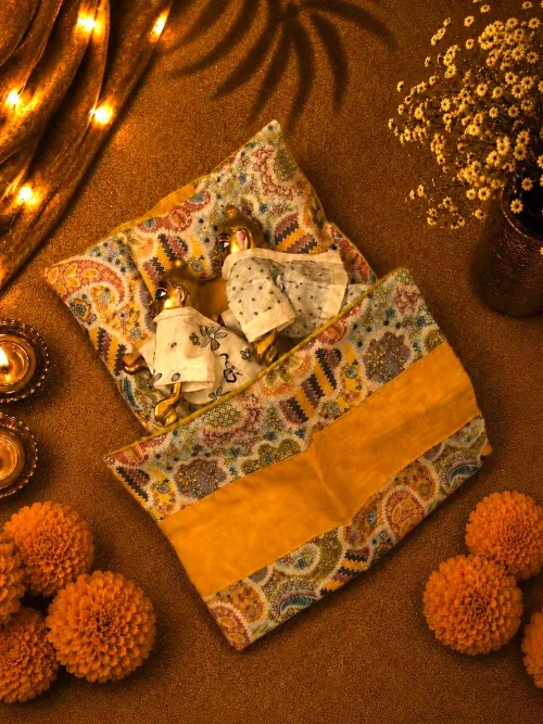 1 Bistar + 2 Nightsuit Laddu Gopal Summer Night Comfort Combo