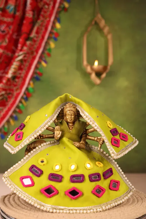 Garbo Green Lehenga Odhni by devaya